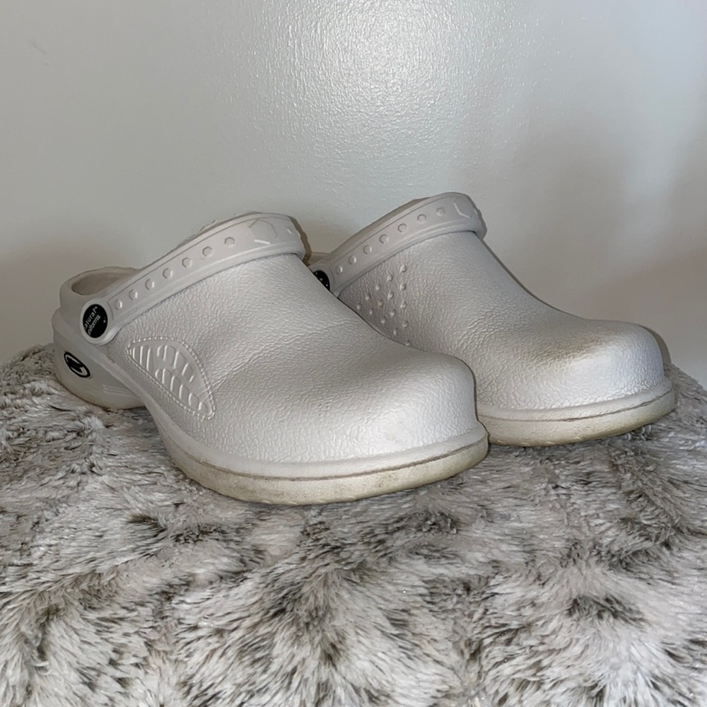 Scrub shoes